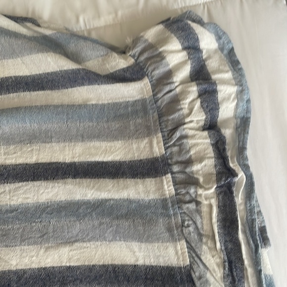 BCBGeneration Cropped Blouse Blue and White Striped Wide Fit Flutter Sleeve - Picture 7 of 8